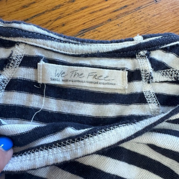 We The Free- FUN & FLATTERING striped top! Leave it flowy or tie a front knot - Picture 5 of 9